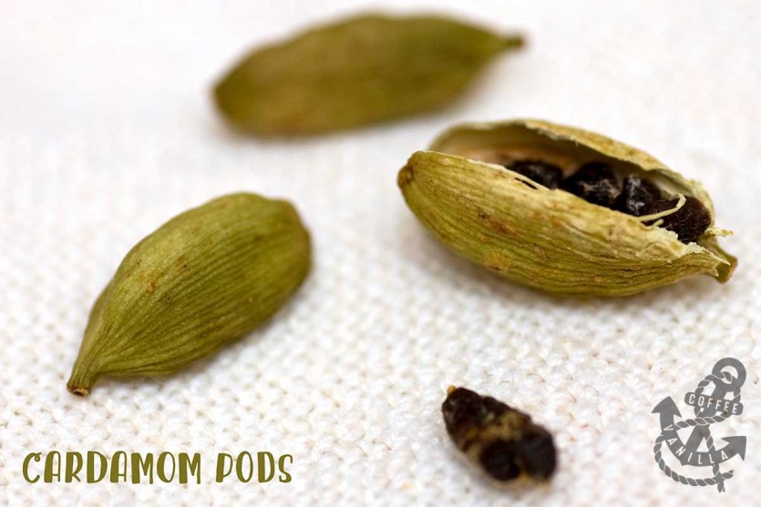 green cardamom pods and cardamom uses