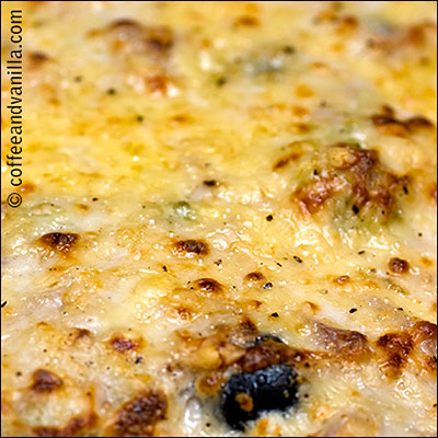 pasta bake with Romanesco broccoli, olives and tuna