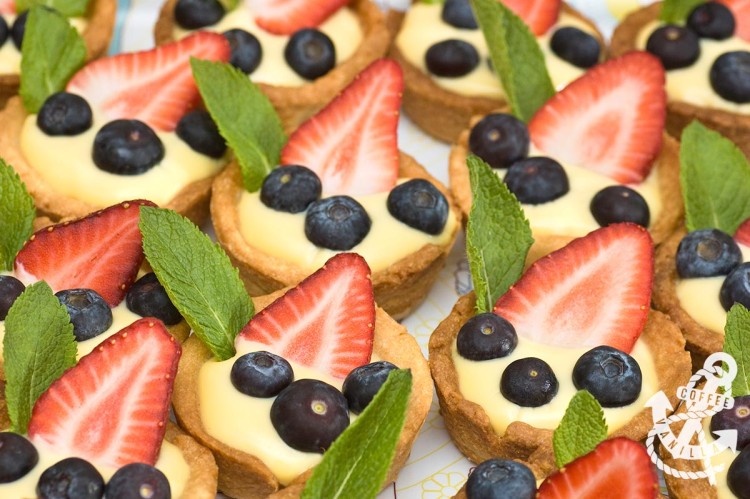 little custard tarts with berries