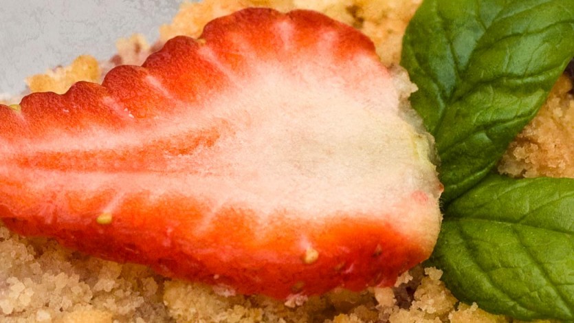 Polish Strawberry Cookie Crumb Cheesecake