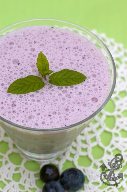 blueberry milkshake with mint
