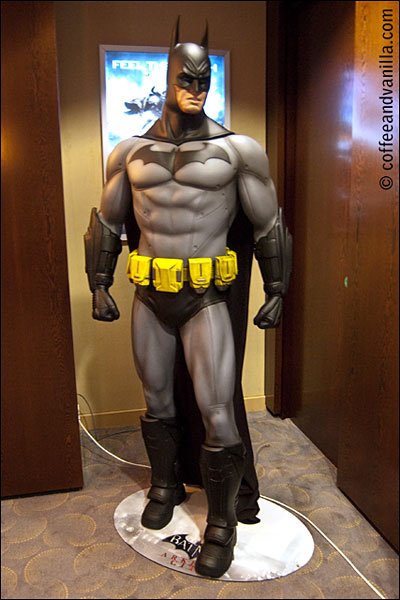 Warner Broders London Warner Bros. Batman statue