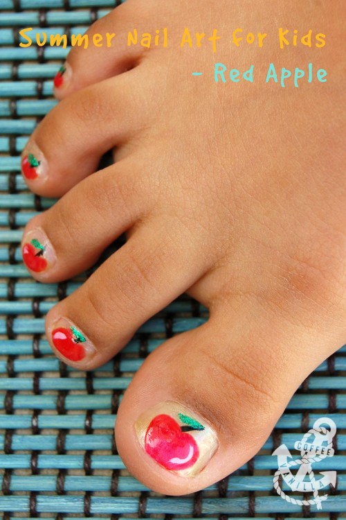 kids' red apple nail-art