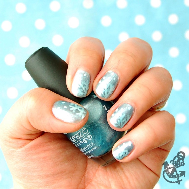 winter nails white blue snowflakes