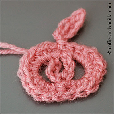 crochet apple design pattern