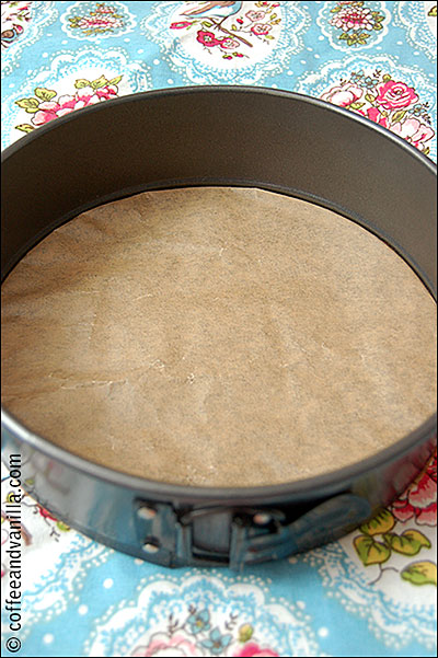 step by step tutorial how to line round baking tin base