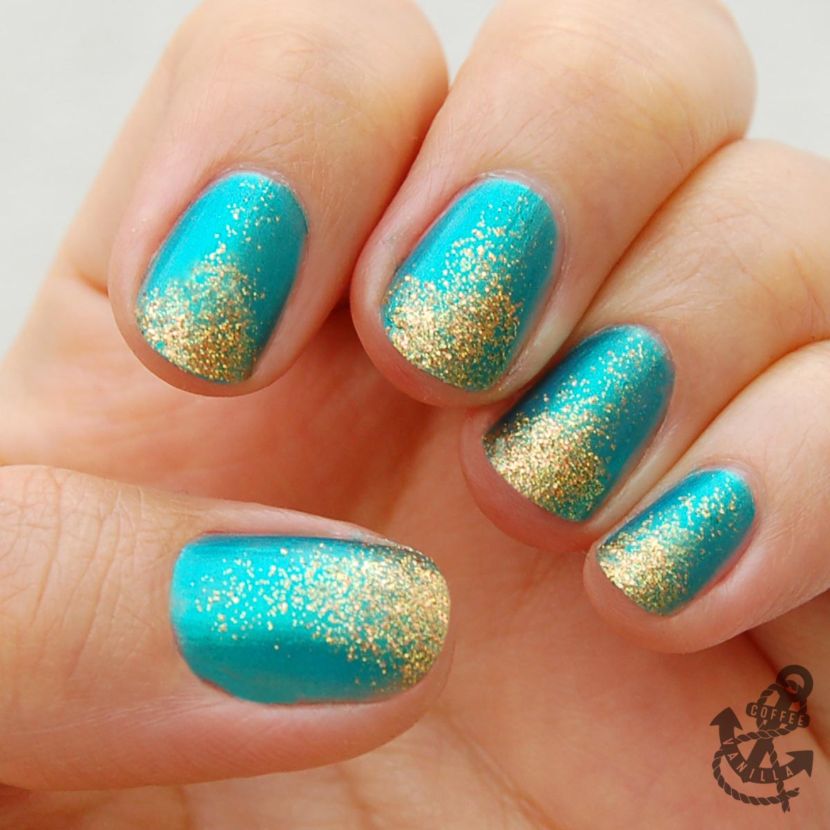 turquoise golden nails with 3D glitter.