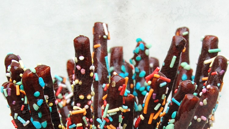 Kid’s Party Food – Chocolate Covered Salted Fingers with Sprinkles