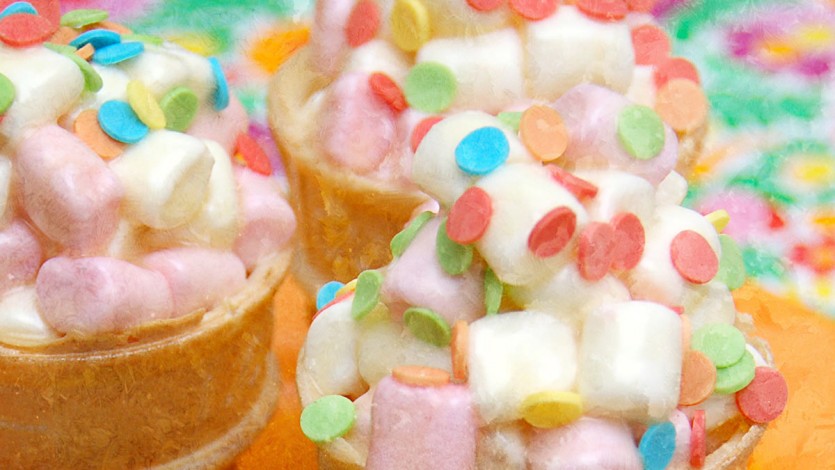 Gooey Marshmallow Ice Cream Cones That Won’t Melt