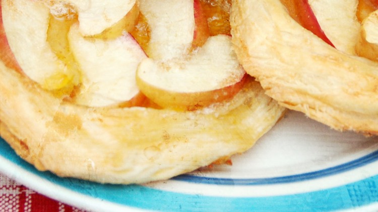 Ella’s Quick Apple (& Apricot) Pies – Kids’ Cooking