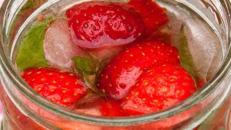 Homemade Strawberry & Mint Lemonade
