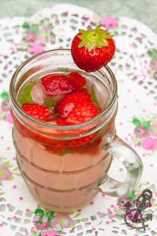 refreshing minty lemonade with strawberries pink lemonade homemade