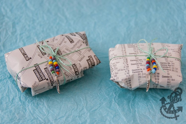 gift wrap with recycled maps and old books ideas 