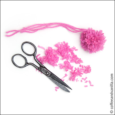 DIY pom pom step by step picture tutorial