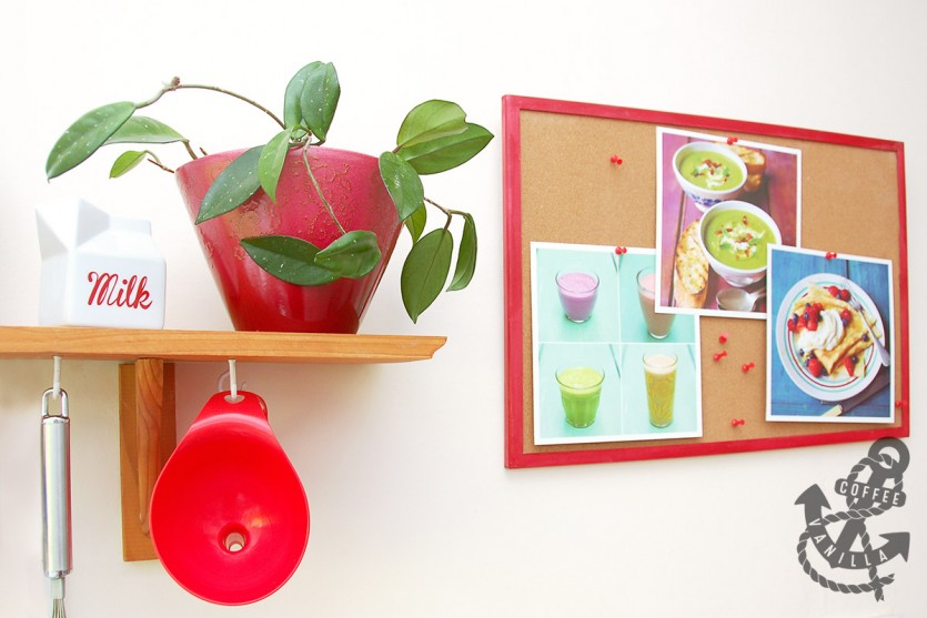 red details and gadgets for the kitchen