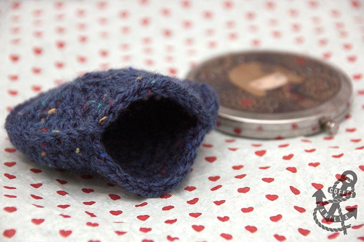 compact mirror case DIY crochet pattern