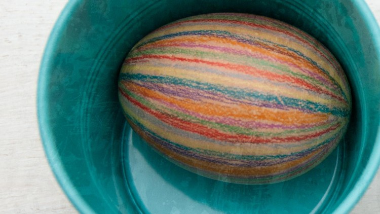 Mess Free Easter Egg Decorating with Crayons