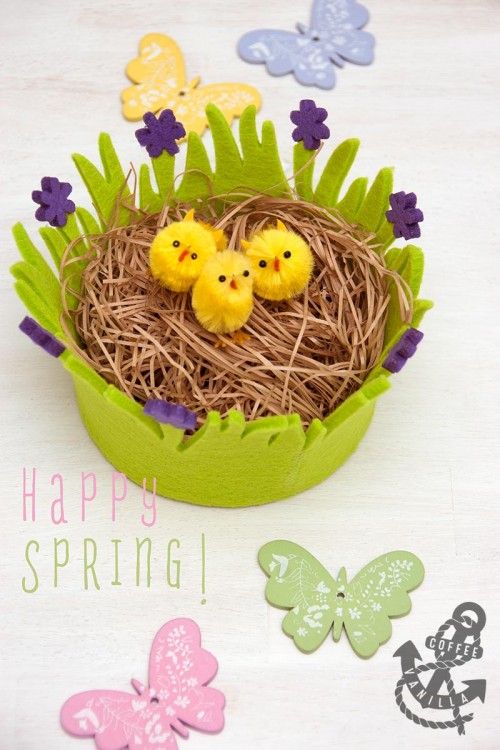 happy Easter happy spring ecard e-card chicks in the basket