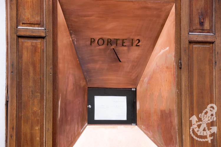 Porte 12 restaurant in Paris points of interest 