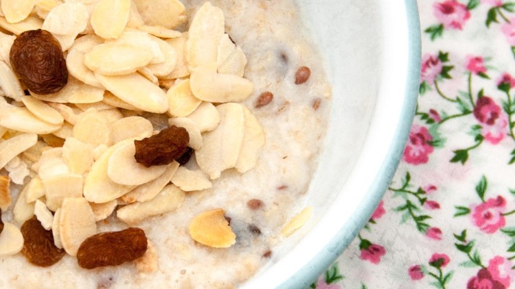 Sugar Free Almond & Sultana Breakfast Oatmeal