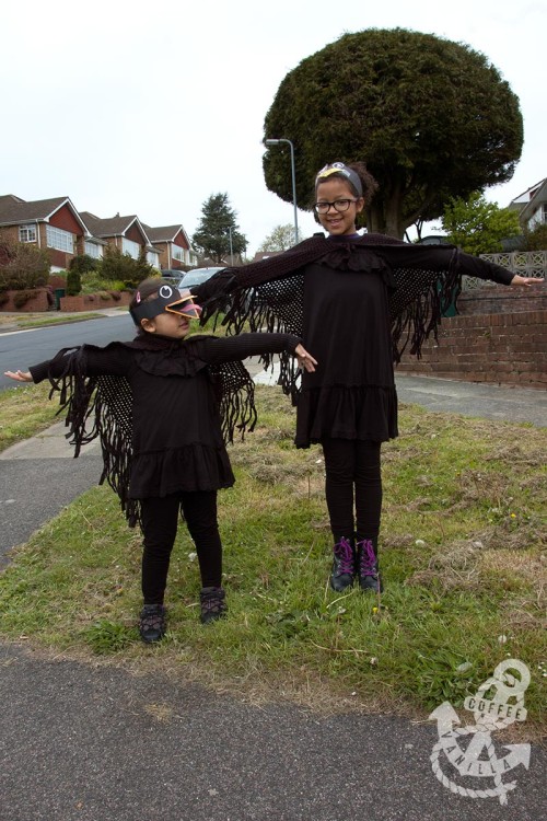 easy DIY bird outfit for children dress up blackbird for party costume