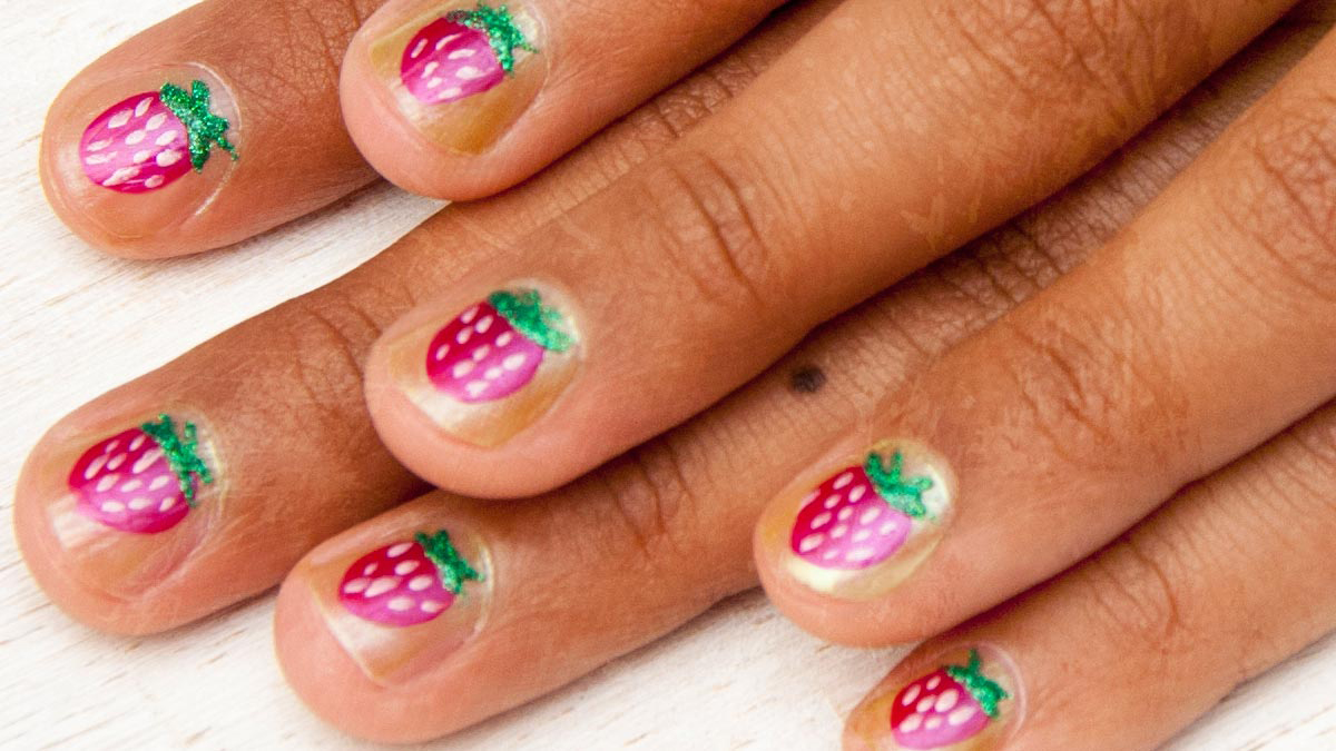 Chocolate Covered Strawberry Nail Art Tutorial - wide 5