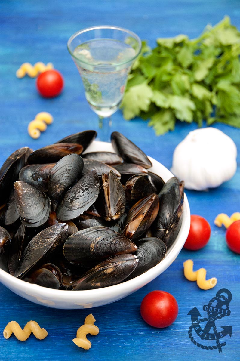 Pasta con le Cozze Pasta with Mussels » Coffee & Vanilla