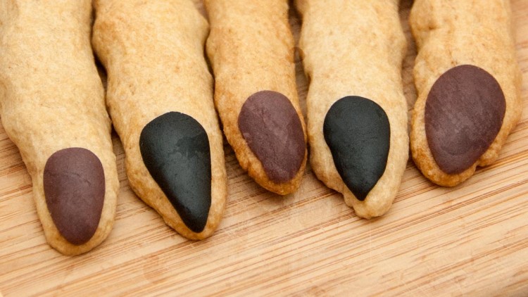 Halloween Finger Cookies / Witches’ Fingers