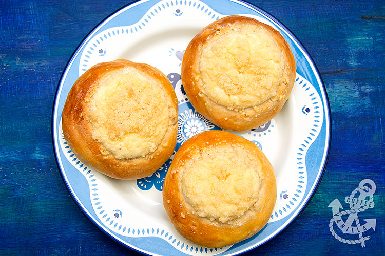 sweet cheese bread rolls